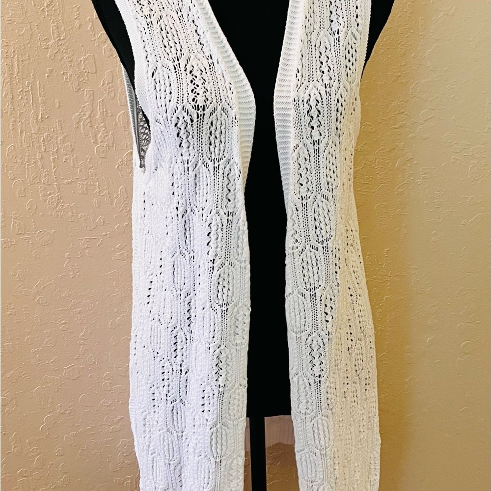Eight Eight Eight White‎ Knit Top